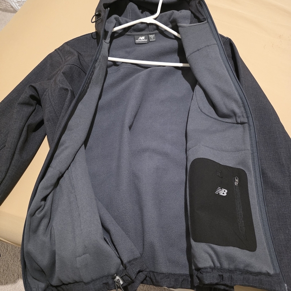 New Balance Men's Dark Gray Performance Jacket - Picture 4 of 5